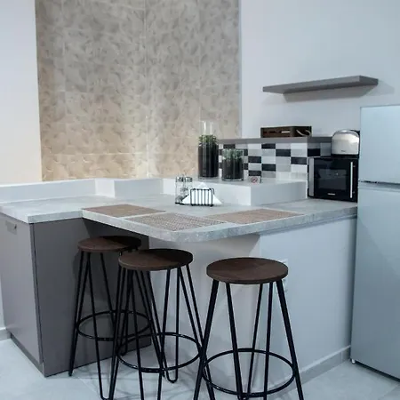 Luxy A, Near Beach, Private Parking 公寓 罗希姆诺