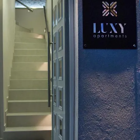 Luxy A, Near Beach, Private Parking 罗希姆诺